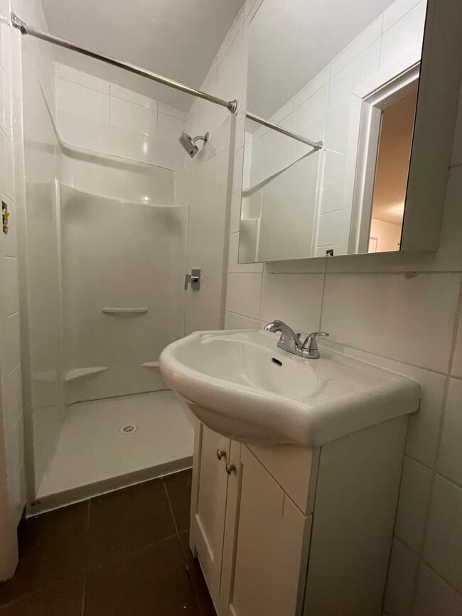 Building Photo - Stunning 2 Bedroom/1 Bath in beautiful Seymour Heights