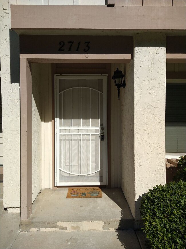 Foto del edificio - ALL UTILITIES INCLUDED! 3 Bed / 1 Bath Remodeled Condo/Duplex at Tanglewood