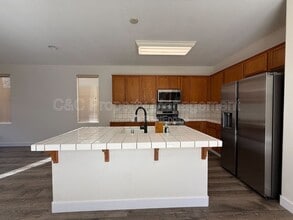 Building Photo - 97 la Jolla St