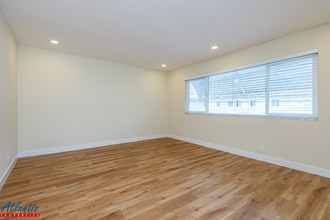 Building Photo - 642 Blythe Ct