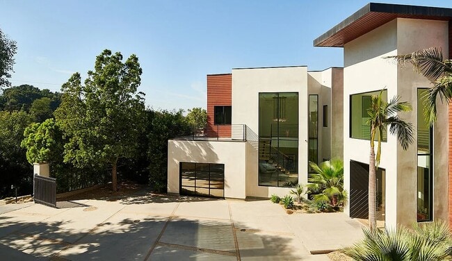 Foto del edificio - 13331 Mulholland Dr