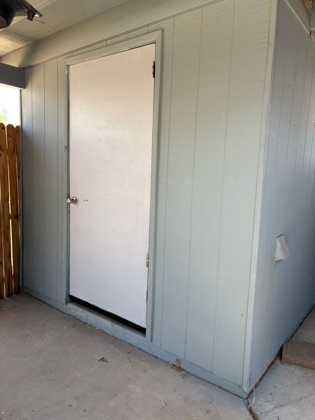 Building Photo - Cozy 3 bedroom 1 bathroom SFR