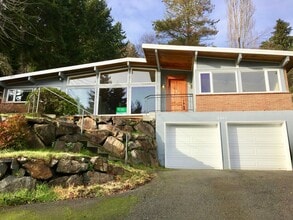 Building Photo - 8045 E Mercer Way