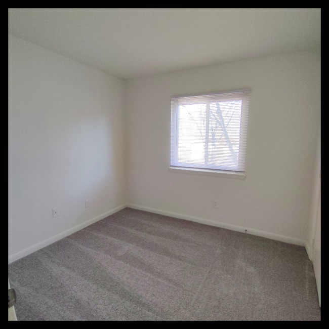 Foto del edificio - 600 Reusens Rd