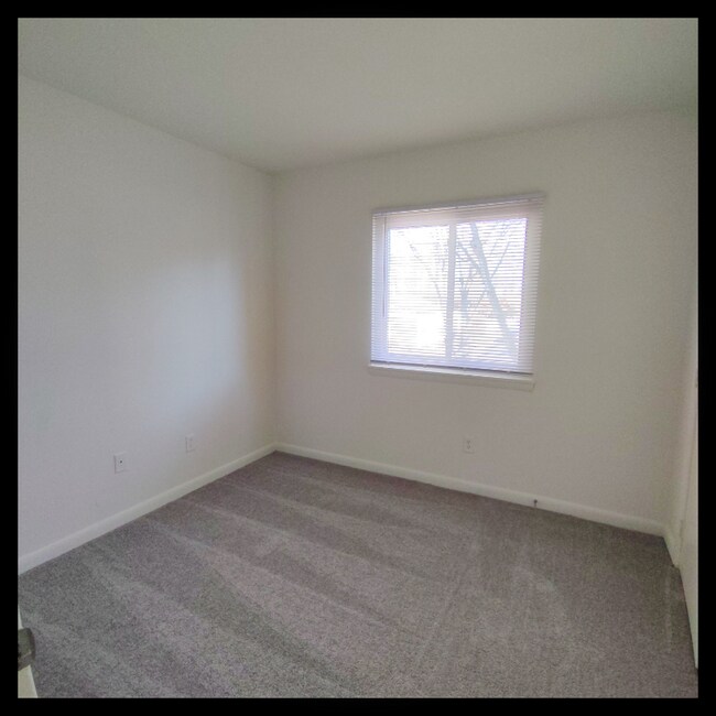 Building Photo - 600 Reusens Rd