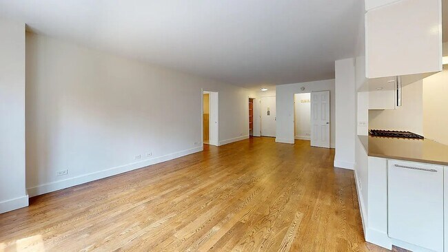 Building Photo - 220 E 63rd St