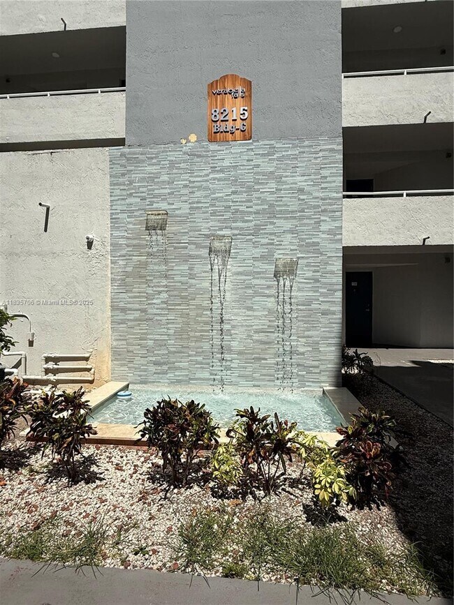 Foto del edificio - 8215 SW 152nd Ave