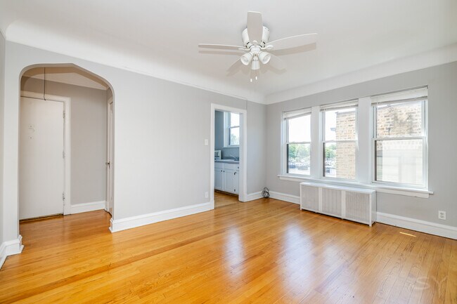 Foto del edificio - 6751 N Artesian Ave