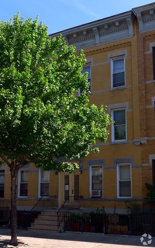 Building Photo - 1033 Seneca Ave