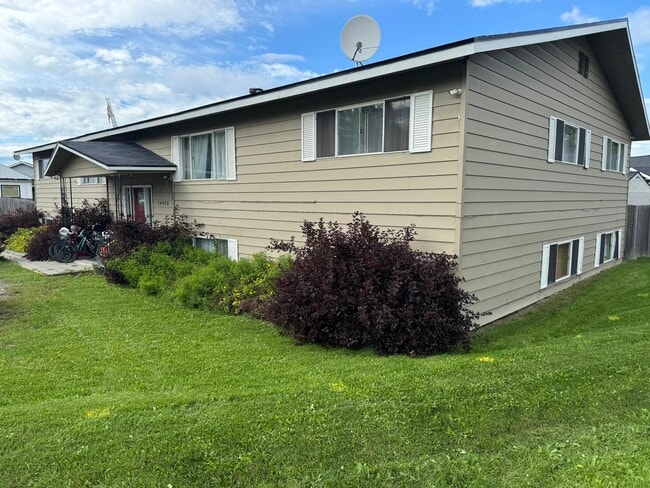 Building Photo - 16943 Hanson Dr
