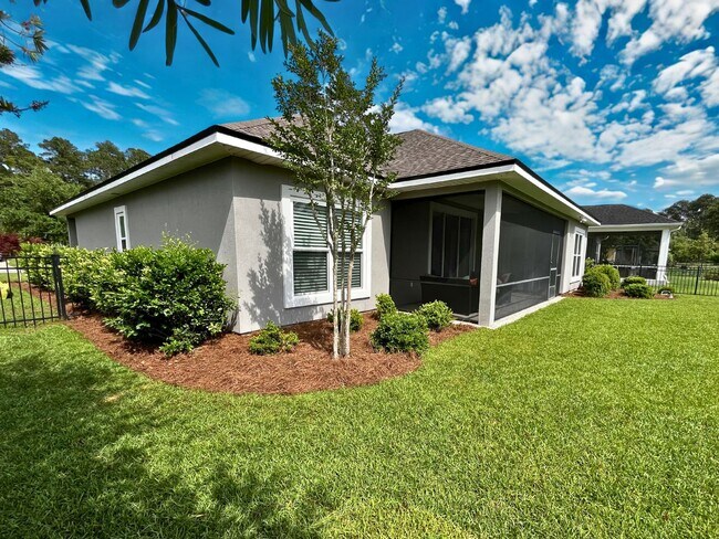 Building Photo - 3/2 with amazing community amenities!