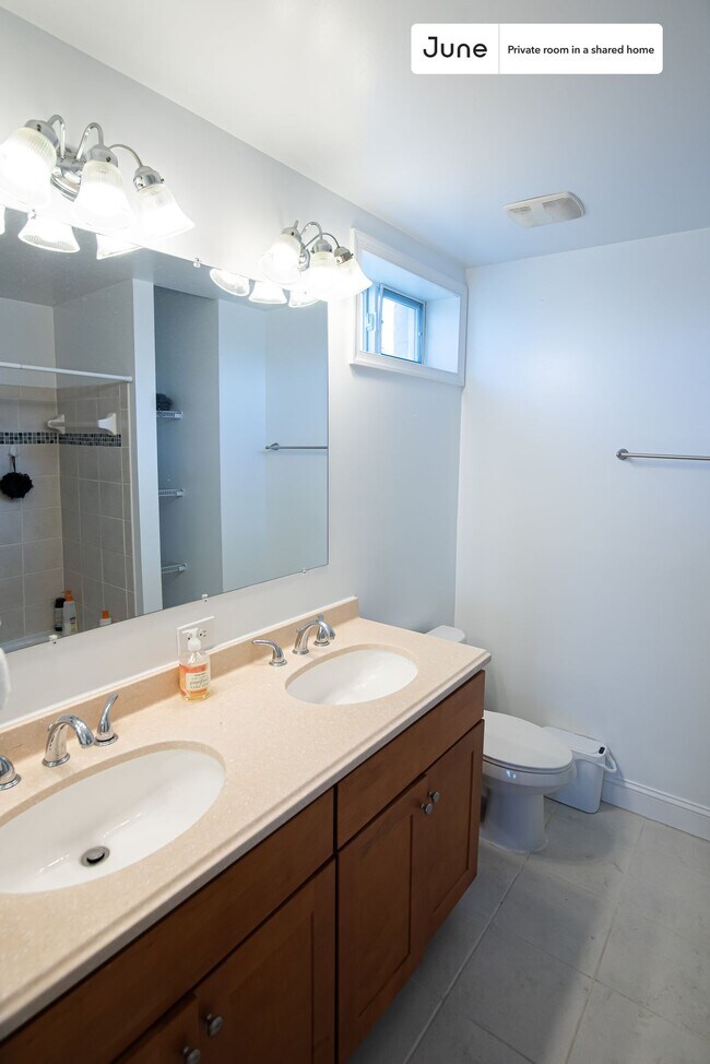 Foto del edificio - Room in Shared 3 bed/3.5 bath home