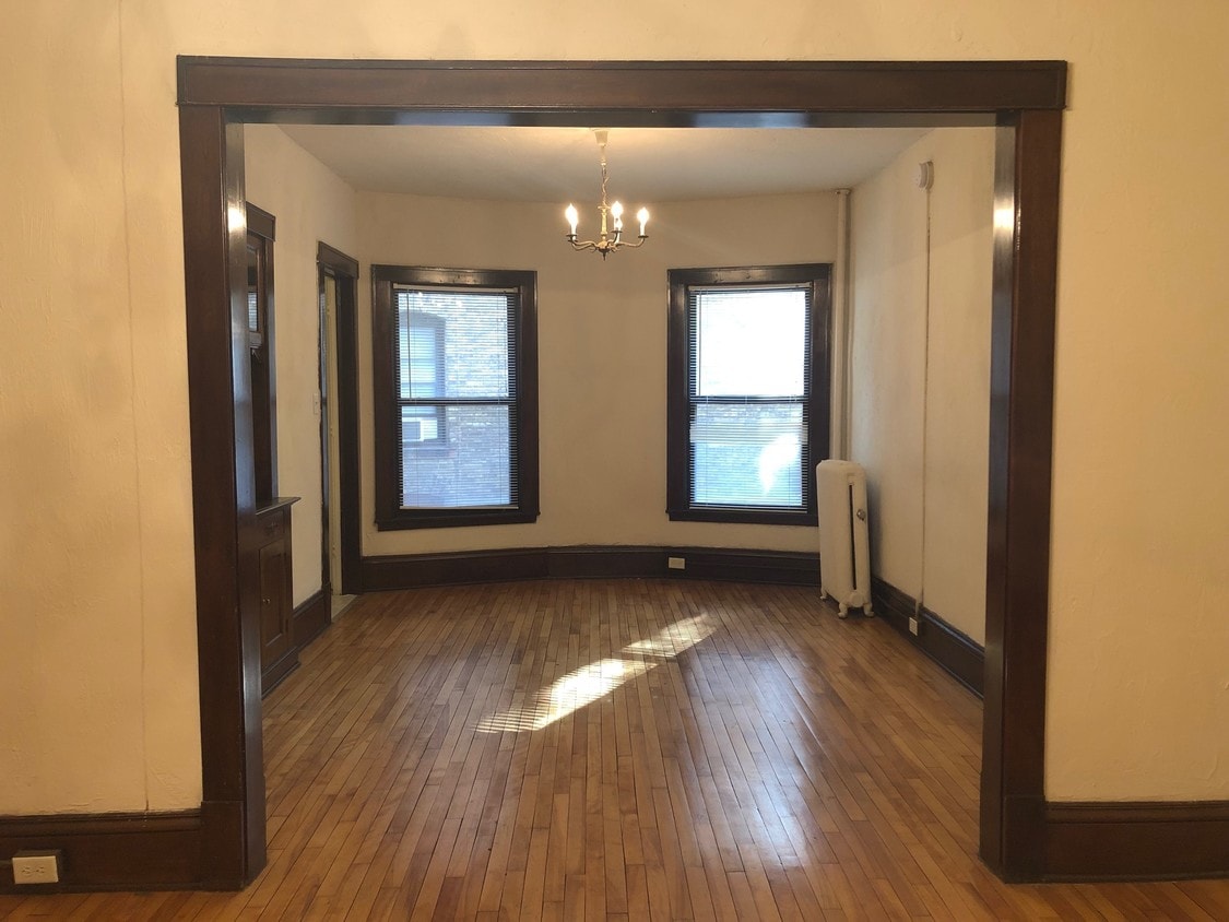 Primary Photo - 307 W 15th St
