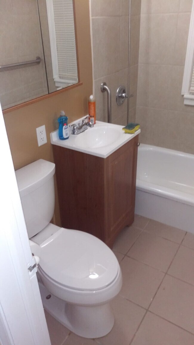 Bathroom - 5823 Blaisdell Ave