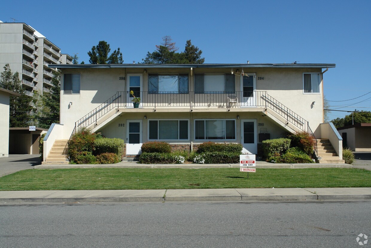 Foto del edificio - 392-396 Dunster Dr