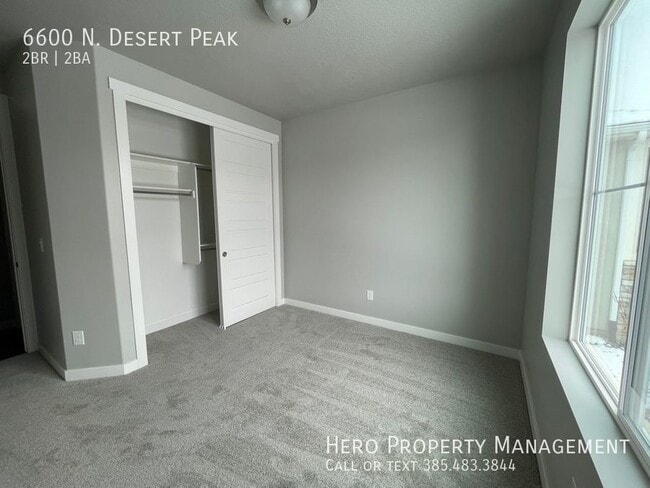 Foto del edificio - 6600 N Desert Peak St