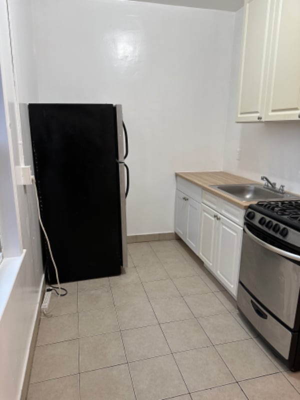 32 Elizabeth Ave, Newark, NJ 07108 Room for Rent in Newark, NJ