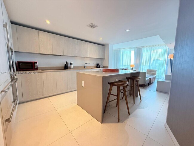 Building Photo - 4111 S Ocean Dr