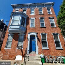 Building Photo - 126 S Queen St