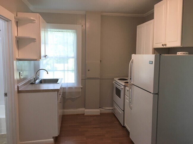 Kitchen - 10646 Greenwood Rd