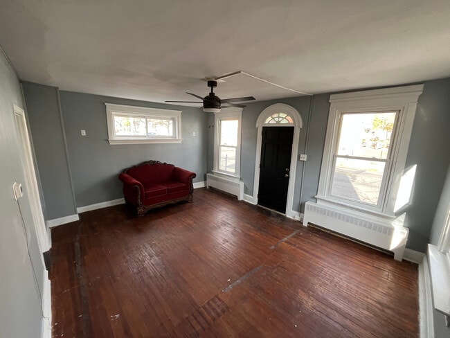 Building Photo - 544 King St