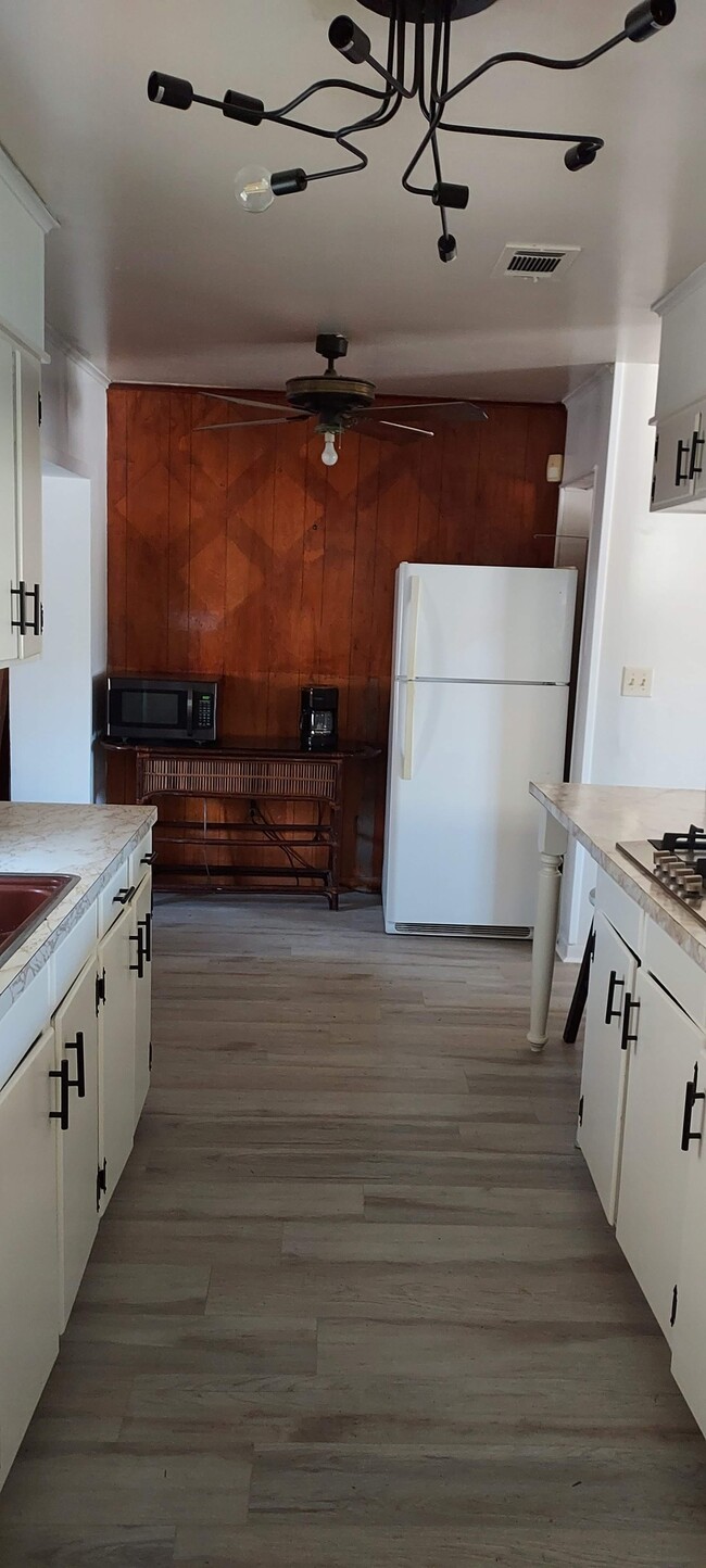 Foto del edificio - 2107 Pine Hill Rd