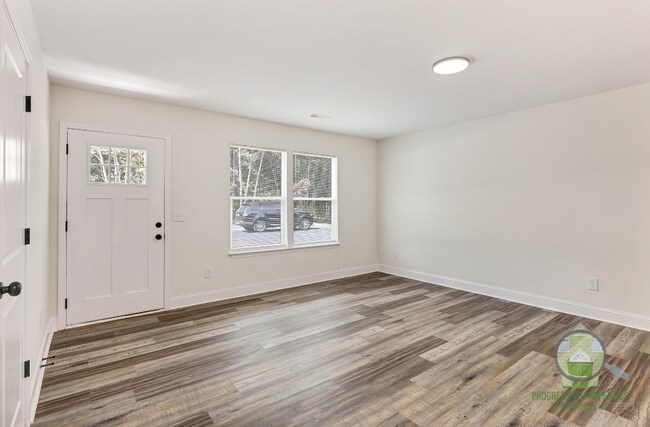 Foto del edificio - 113 Lyman Lodge Rd