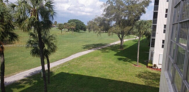 Foto del edificio - 2661 S Course Dr