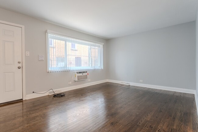 Foto del edificio - 6947 S Jeffery Blvd