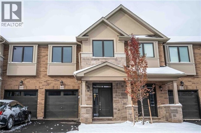 Photo du bâtiment - 2184 Postmaster Dr