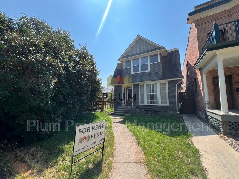 Foto principal - 229 S 2nd St W
