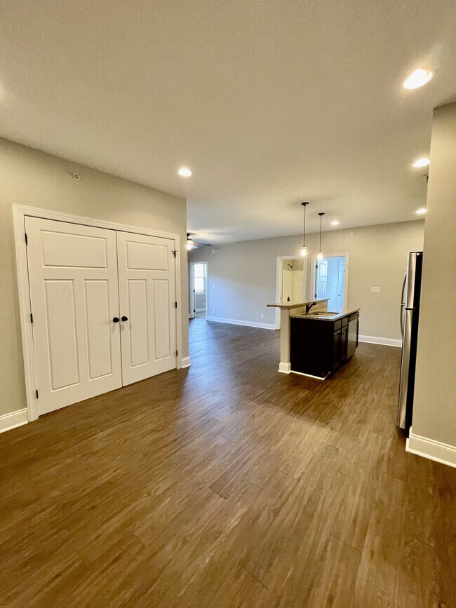 Foto del edificio - 100 Portico Street