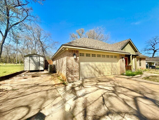 Foto del edificio - Lovely 3-bed/2-bath in Tyler near Lindale!