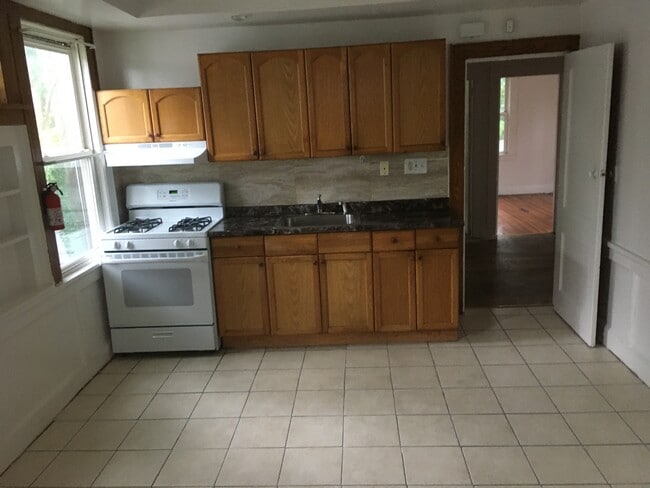 Kitchen - 77 Durand Pl