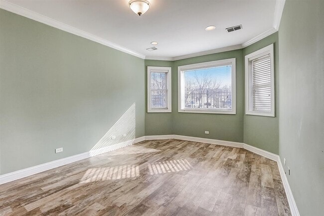 Bay Window Living Room - 4966 N Spaulding Ave