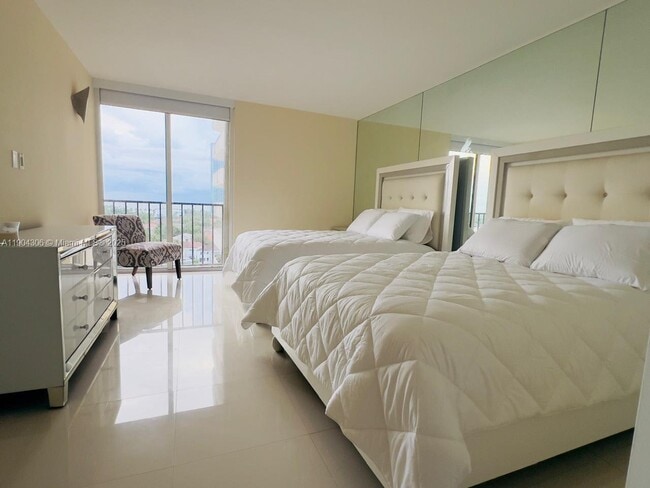 Foto del edificio - 19355 Turnberry Way