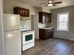 Building Photo - 445 Main St