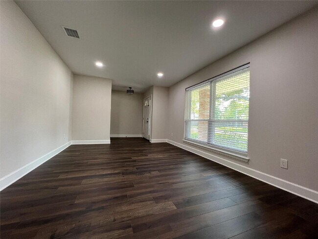 Foto del edificio - 3 Bedroom Home for Rent in Houston 77096 | Updated Home with Large Backyard
