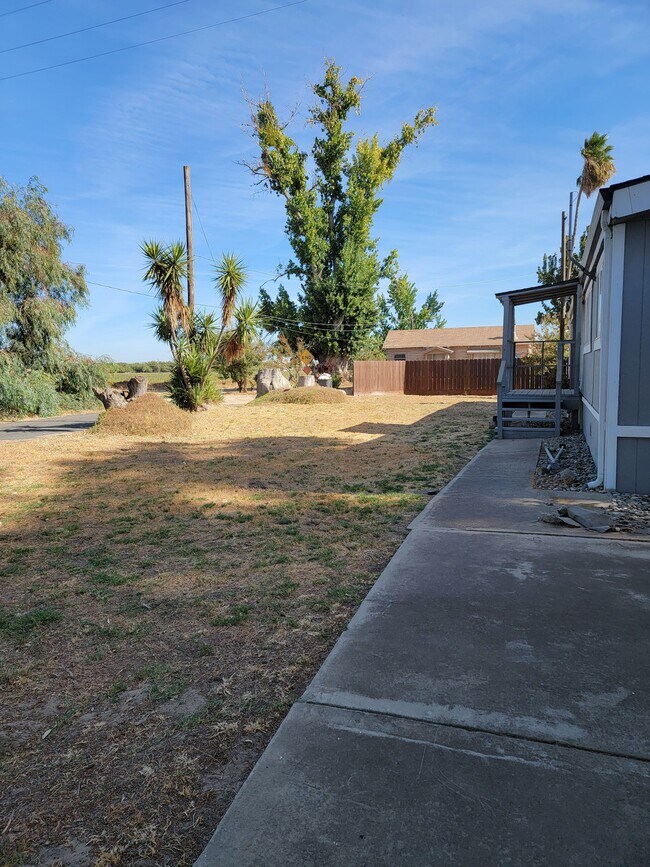 Foto del edificio - 2006 S Daubenberger Rd