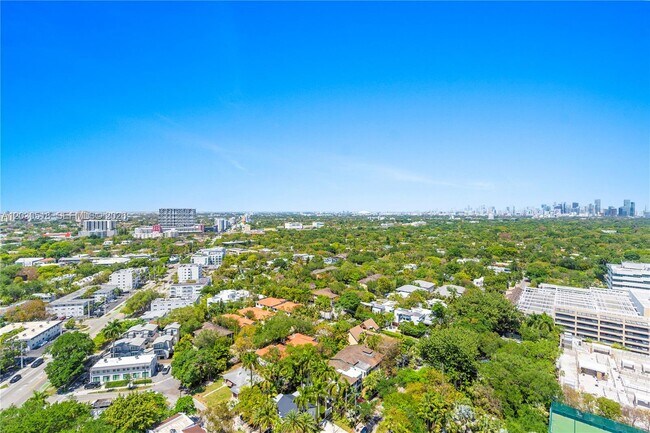 Foto del edificio - 2678 Tigertail Ave