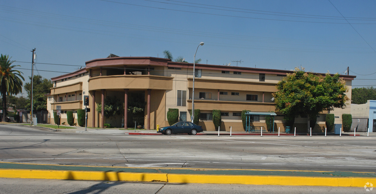 Foto del edificio - 10355 Long Beach Blvd