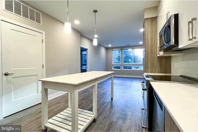 Building Photo - 145 Riverhaven Dr