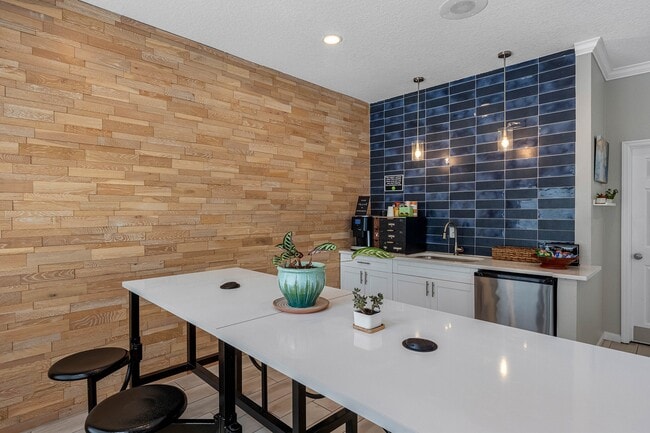 Foto del edificio - The Colony at Deerwood Apartments