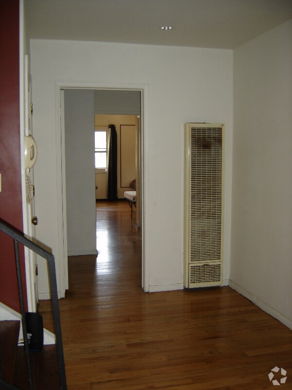 Cameo Woods Apartments for Rent with Parking Los Angeles, CA 3