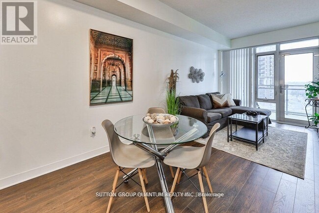 Photo du bâtiment - 360-360 Square One Dr