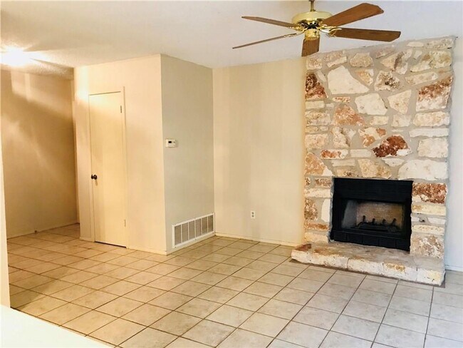 Building Photo - Charming Home Nestled in NW Austin!