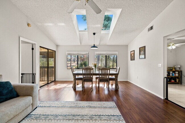 Building Photo - 8006 Picketts Ct