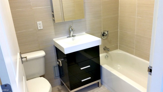 Foto del edificio - 2450 43rd St