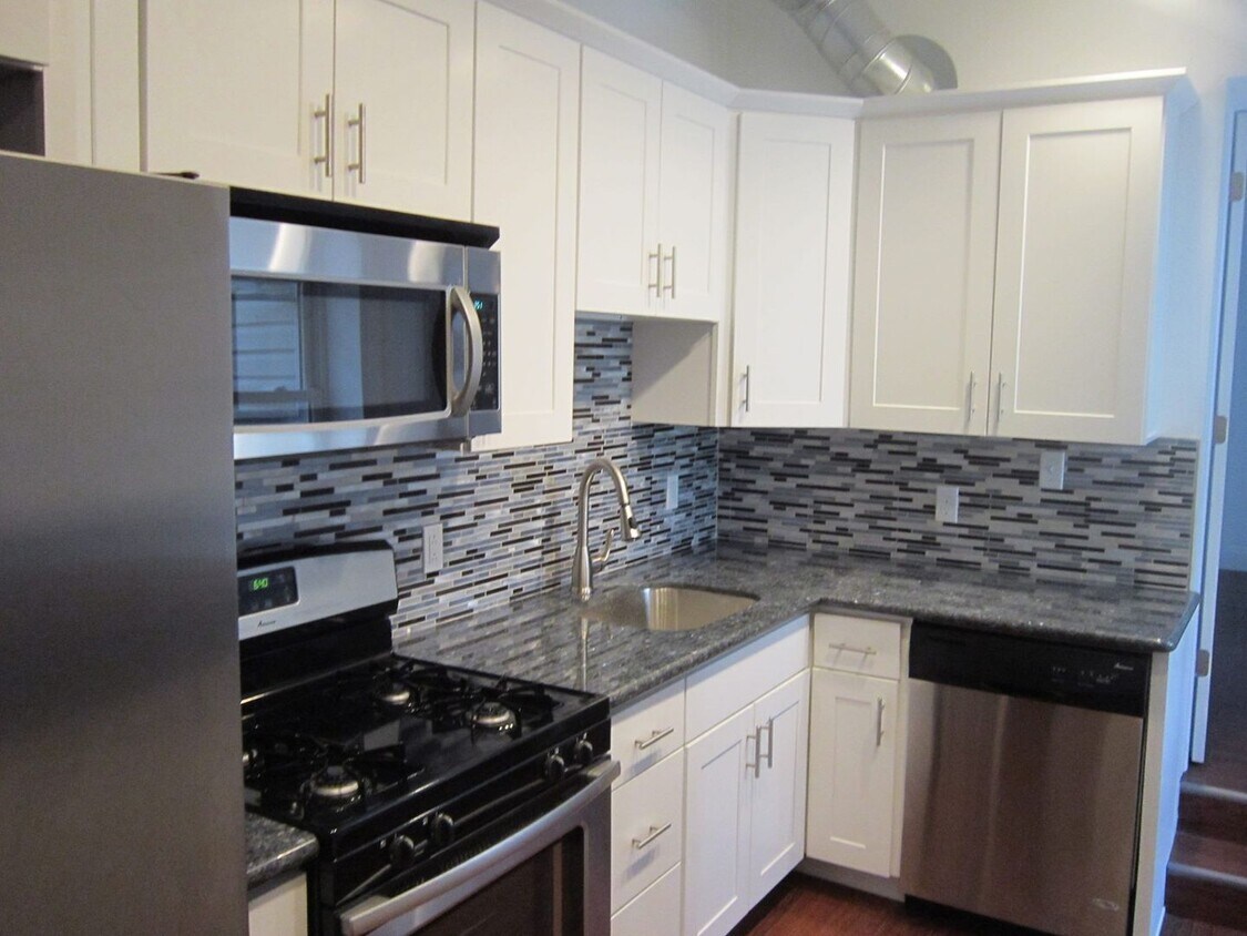 Photo - 2528 Carey Way