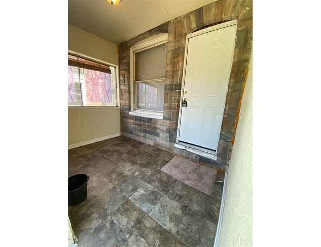Building Photo - 538 Maude Ave